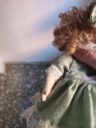 Muñeca porcelana victoriana vestido verde