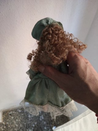 Muñeca porcelana victoriana vestido verde