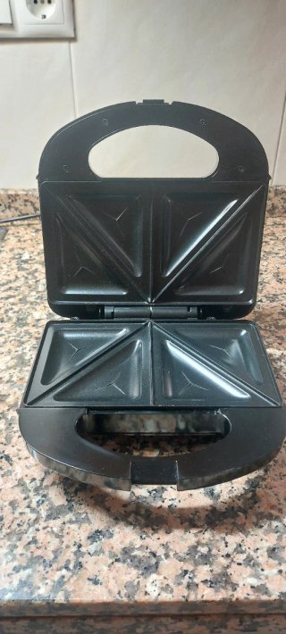Sandwichera Eléctrica Negra
