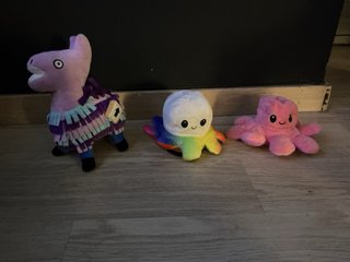 13 peluches  , en pack 15€ y en individual 2€ cada