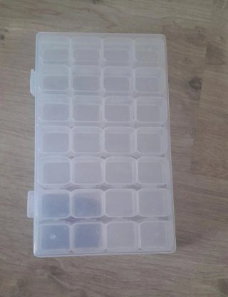6 Caja organizadora con 28 compartimentos cada uno
