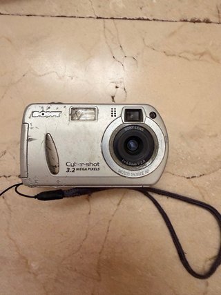 Lote 4 Cámaras Digitales Retro (PARA REPARA/PIEZAS