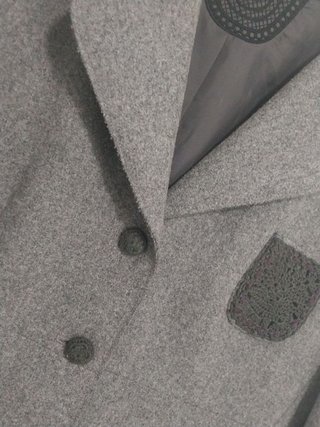 Abrigo Tintoretto gris con detalles negros, Talla