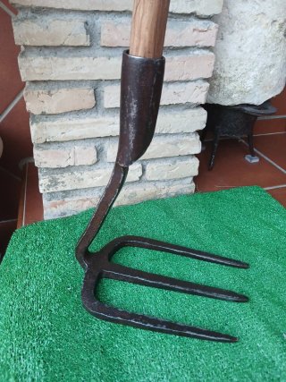 Tridente antiguo de forja RESTAURADA