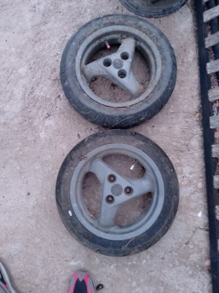 Llantas 12 Peugeot Speedfight 2