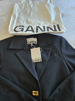 Americana Ganni Negra Corta