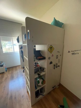 Cama alta con escritorio y estantería