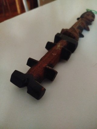 Flauta africana madera figura humana
