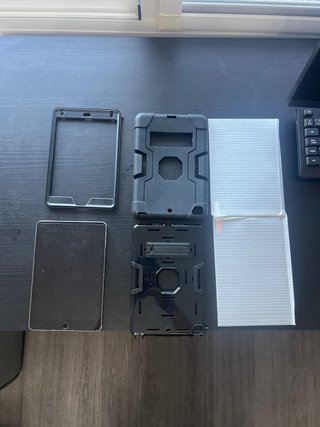iPad Mini 2 con funda Negra y Protector Pantalla