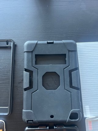 iPad Mini 2 con funda Negra y Protector Pantalla