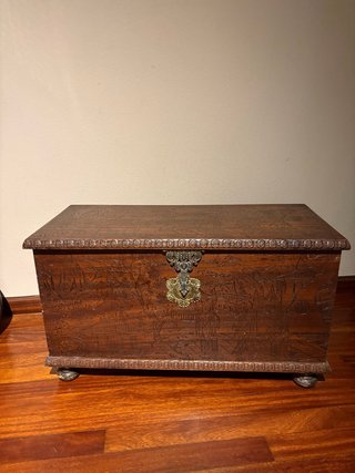 Baúl decorativo madera.