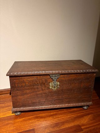 Baúl decorativo madera.