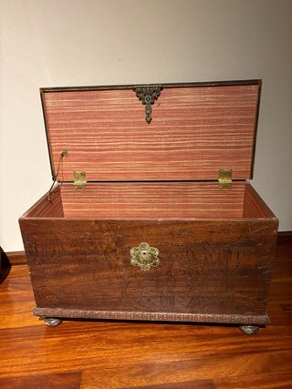 Baúl decorativo madera.