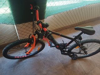 Bicicleta Montaña Negra y Naranja