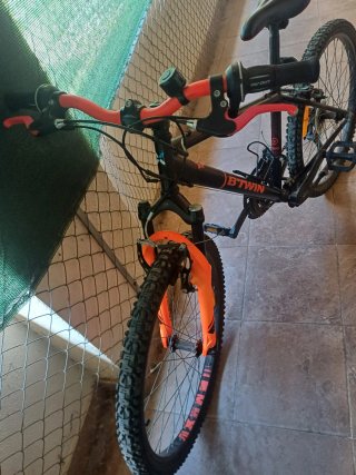 Bicicleta Montaña Negra y Naranja