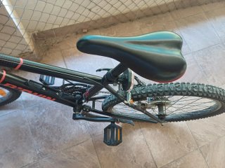Bicicleta Montaña Negra y Naranja
