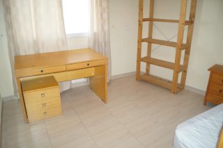 Mesa de estudio de madera