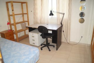 Mesa de estudio de madera