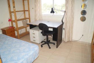 Mesa de estudio de madera