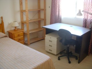 Mesa de estudio de madera