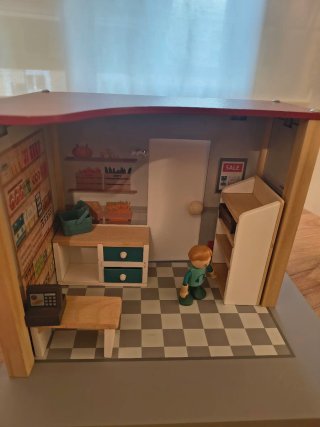 Casa de muñecas de madera