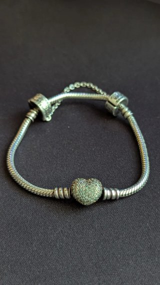 Pulsera de plata Pandora con charms