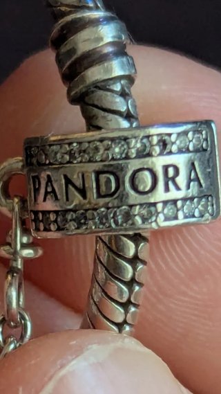 Pulsera de plata Pandora con charms