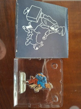Figura plana de plomo Tintín corriendo.