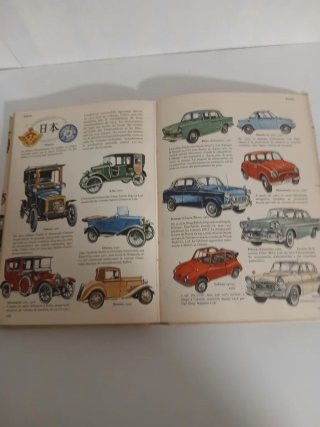 Libro antiguo "Les automobiles" decada 1960