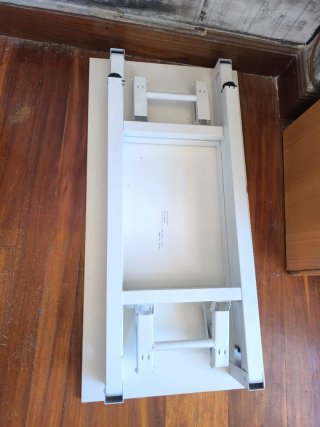 Escritorio plegable blanco y madera