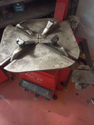 Maquina Desmontadora de Neumaticos.