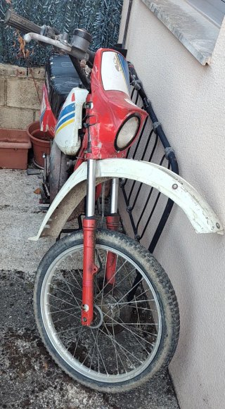 Moto Enduro/Motocross Roja y Blanca