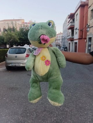 Peluche Rana Verde con Flores