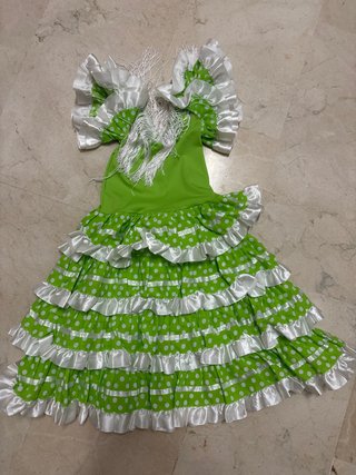 Traje de flamenca verde lunares blanco