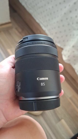 Lente Canon RF 85mm F2 MACRO IS STM