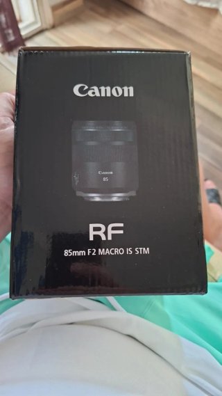 Lente Canon RF 85mm F2 MACRO IS STM