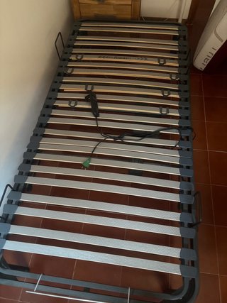 Cama articulada 80 cm con motor, colchon, mesita