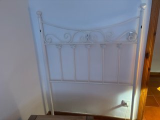 Cama articulada 80 cm con motor, colchon, mesita