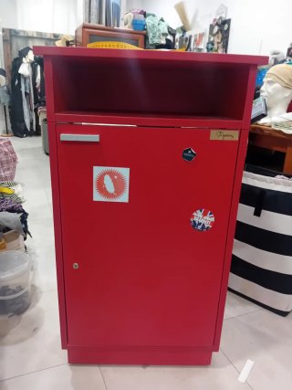 Mueble auxiliar mostrador rojo (100x57x44 cm)