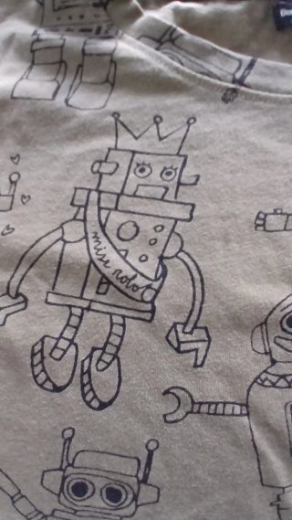 Camiseta verde robots dibujo
