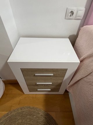 2 Mesitas de Noche Blancas y Madera
