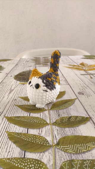 Peluche Gatto Amigurumi Tricolore Calico