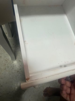 Tocador blanco con espejo y luces