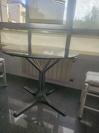 Mesa de cocina redonda con sobre de cristal
