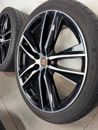 LLANTAS SEAT CUPRA LEÓN 19" ORIGINALES NEUMÁTICOS