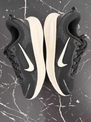 Nike Vomero 18 *NOVAS n40 Preto/Branco sapatilhas