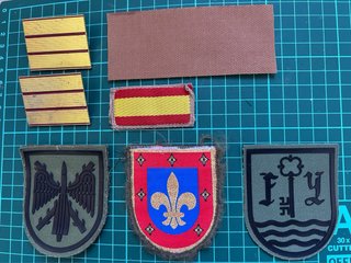 Lote parches + insignias militares españoles