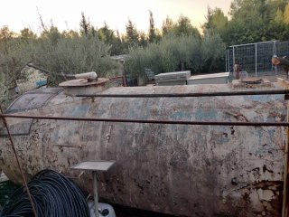 Cuba metálica grande para agua
