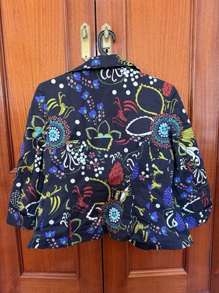 Conjunto de chaqueta y vestido estampado