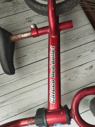 Bicicleta de equilibrio roja